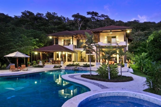 A Mini Resort Style Home to Call Your Own!, Playa Ballena