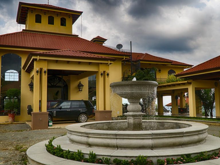 Newly Constructed Luxury Estate In The Southern Zone